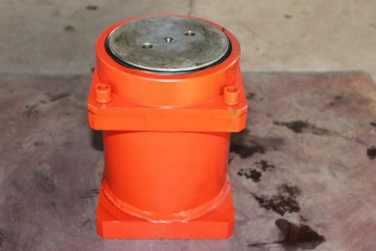 點擊查看詳細(xì)信息<br>標(biāo)題：150掘進(jìn)機(jī)漲緊油缸 閱讀次數(shù)：2760